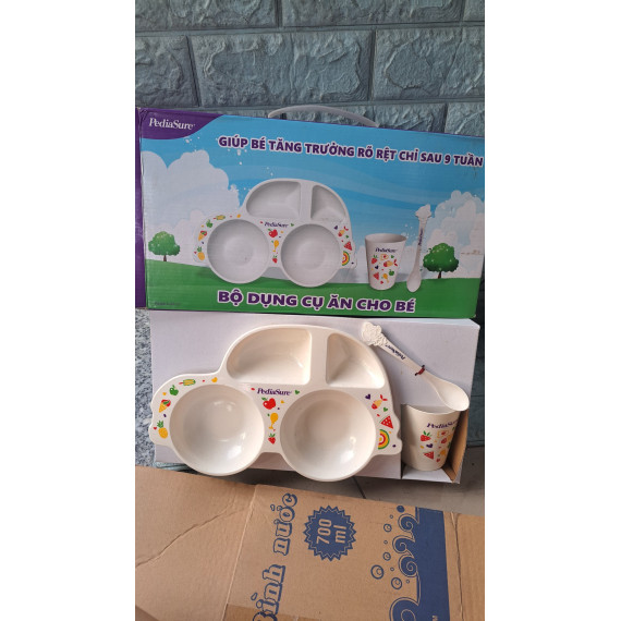Bộ dụng cụ ăn cho bé Pediasure