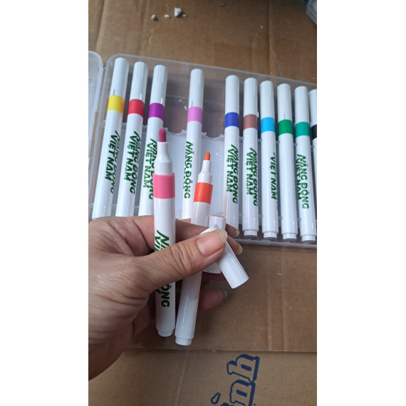 Bộ 12 bút màu Acrylic quà Milo