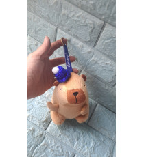 Móc khóa Capy đội nón len