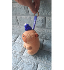 Móc khóa Capy đội nón len