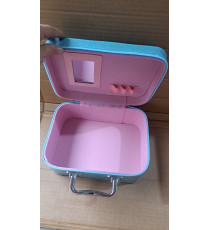 Cốp đựng mỹ phẩm cao cấp quà từ Close Up