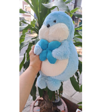Gấu bông rái cá cầm bông hoa