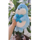 Gấu bông rái cá cầm bông hoa