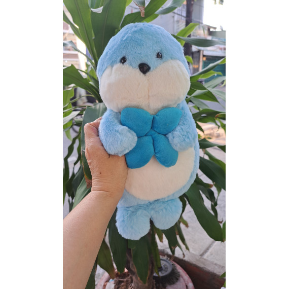 Gấu bông rái cá cầm bông hoa