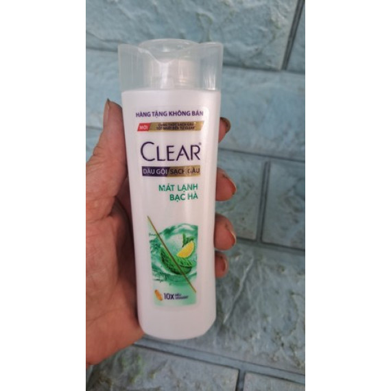 Chai dầu gội du lịch cho nữ Clear mát lạnh bạc hà 70g