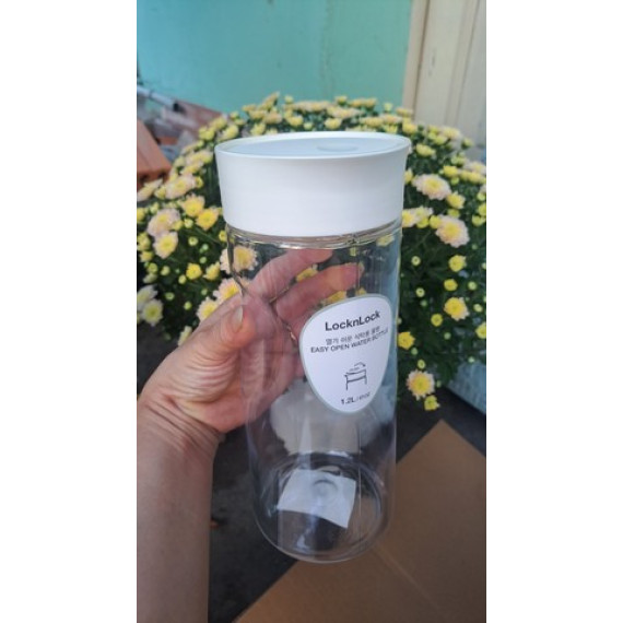 Bình nước nhựa Lock and Lock nắp ấn rót