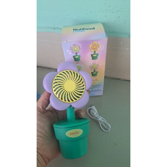 Quạt sạc mini để bàn hình chậu hoa Nuti