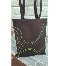 Túi đeo tote quà từ Milo màu đen