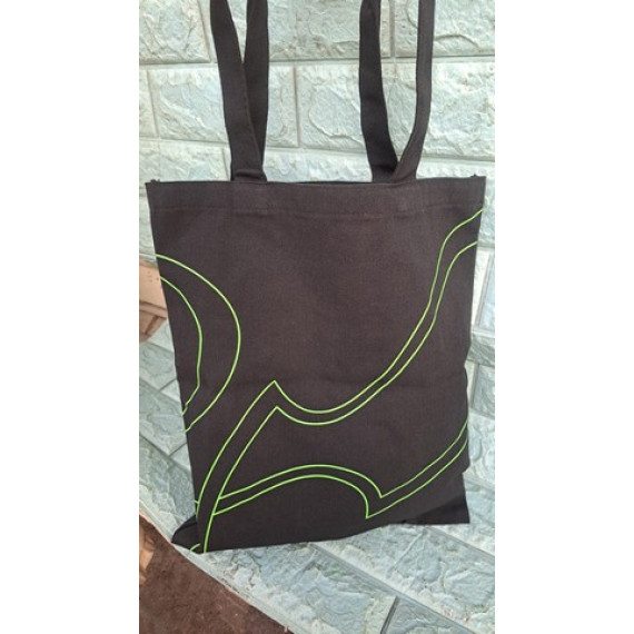 Túi đeo tote quà từ Milo màu đen